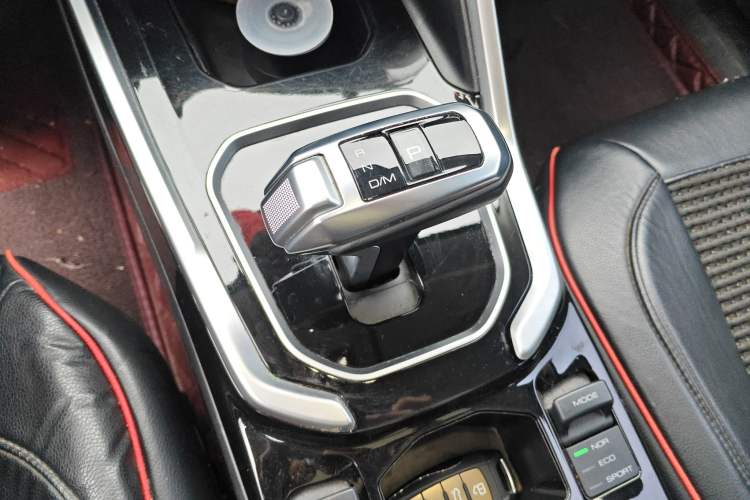 Used Haval H6 2017 Blue Label 2.0T Automatic Two-Wheel Drive Luxury Model Gear Lever