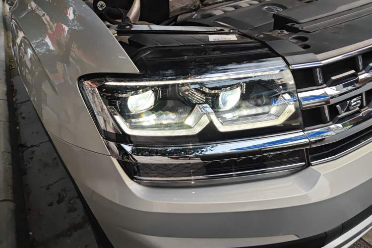 Used Volkswagen Teramont 2017 530 V6 Four-Wheel Drive Supreme Flagship Edition Right Front Headlight