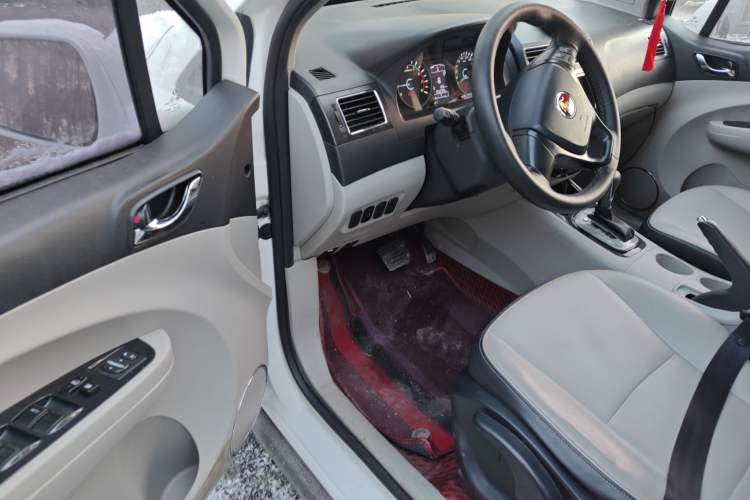 Used FORTHING Joyear XV 2015 1.6L CVT Comfort Model
