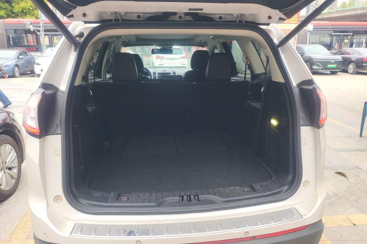 Used Ford Edge 2015 2.0T GTDi Two-Wheel-Drive High-Line Version
