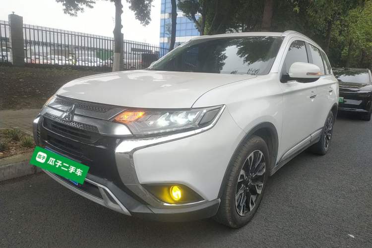 Used Mitsubishi Outlander 2019 2.4L 4x4 Zhi Xiang Edition 7 Seats China VI Standard