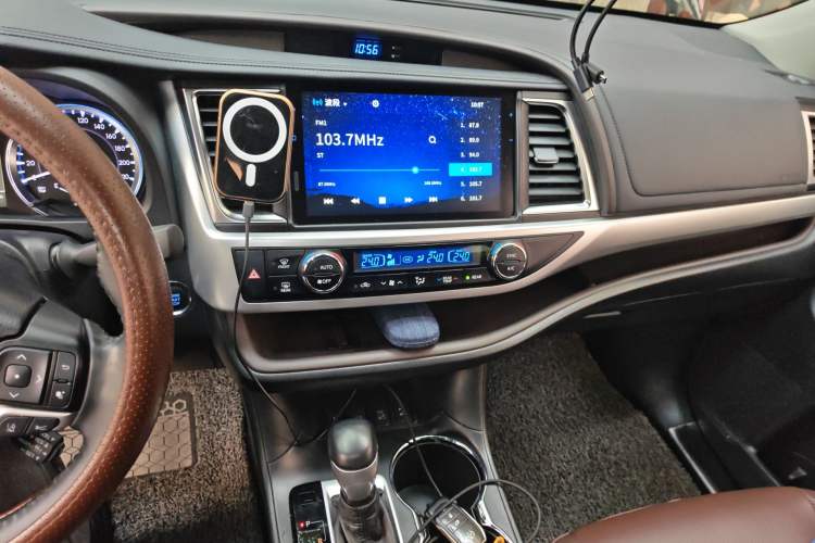 Used Toyota Highlander 2018 2.0T Four-Wheel Drive Prestige Version 7 Seats China V Emission Standard Audio And AC Panel