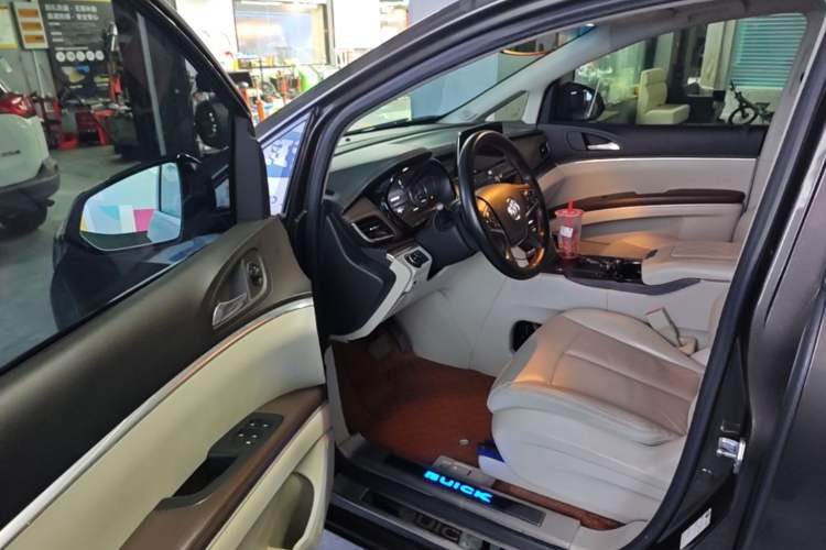 Used Buick GL8 2021 Land Cruiser Executive Class 652T Luxury Model