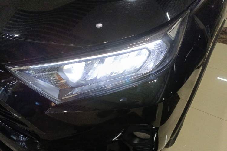 Used Toyota RAV4 2021 2.0L CVT 4x4 Trend Edition
