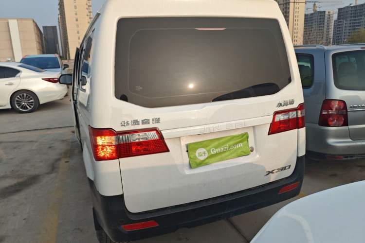 Used Jinbei Hiace X30 2023 1.5L Super-Comfortable Passenger Van 5/6/7-Seater Non-Air-Conditioned Version Model SWC15M