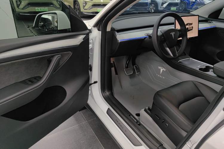 Used Tesla Model Y 2024 Rear-Wheel-Drive Version
