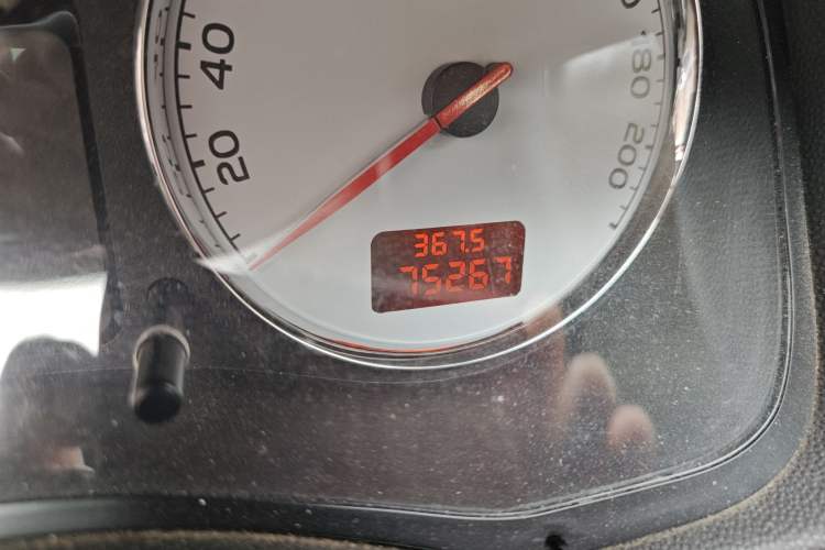 Used Peugeot 307 2012 1.6L Manual CROSS Odometer Close Up