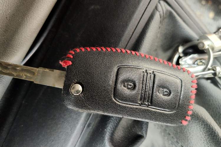 Used JMC Transit 2019 2.8T Commercial Version Intelligent Automatic Transmission Short Wheelbase Mid-Roof Design 6 Seats China VI Emission Standard – JX493 Vehicle Key