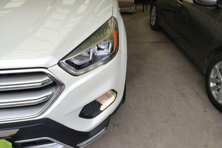 Used Ford Kuga 2017 EcoBoost 180 Two-Wheel-Drive Luxury Wing Edition Left Front Headlight