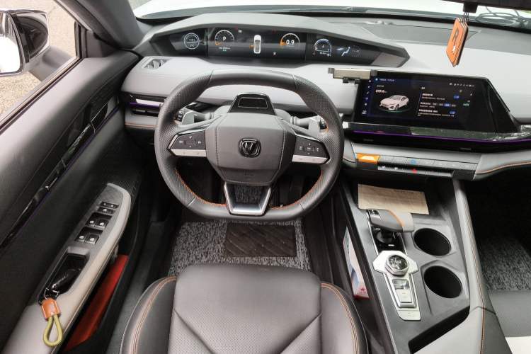 Used CHANGAN UNI-V 2022 1.5T Prestige Version
