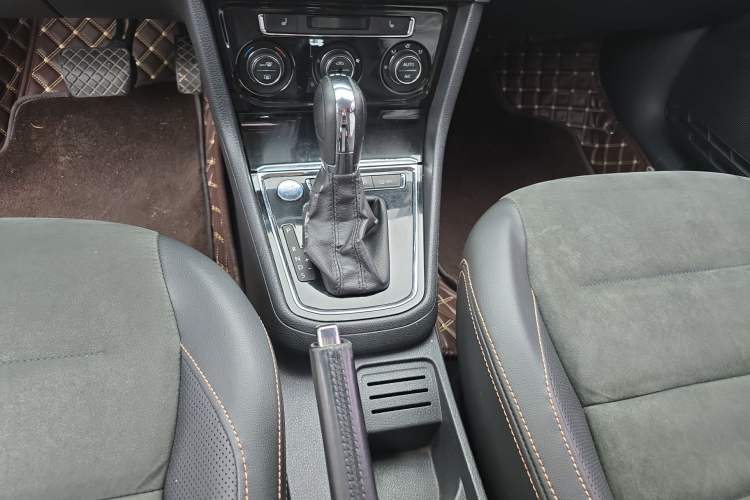 Used Volkswagen Bora 2016 230TSI DSG Luxury Version Gear Lever