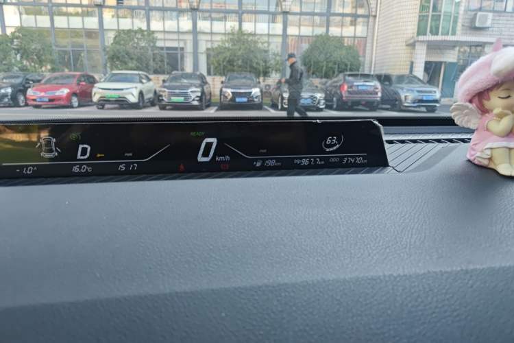 Used NETA V 2021 Standard Range Entertainment Version – Upgraded Model Odometer Close Up