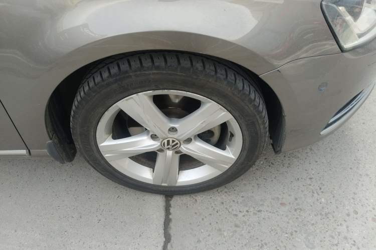 Used Volkswagen Magotan 2015 2.0 TSI Prestige Model Right Front Wheel Hub