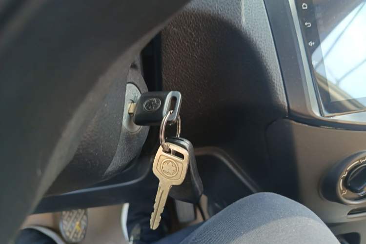 Used Venucia R30 2014 1.2L Manual Enjoyment Edition
