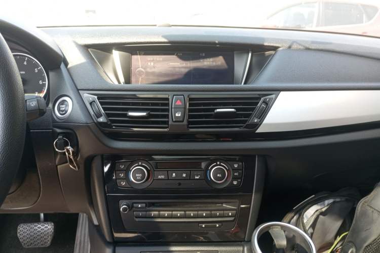 Used BMW X1 2014 sDrive18i Leading Model
