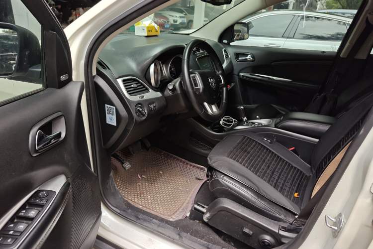 Used Dodge Journey 2013 2.4L Two-Wheel Drive Luxury Version