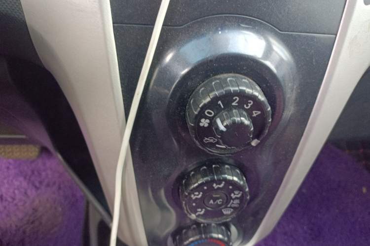 Used Toyota Yaris 2011 1.6E Automatic Charm Edition Audio And AC Panel