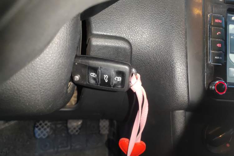 Used Volkswagen Polo 2013 1.6L Manual Comfort Edition
