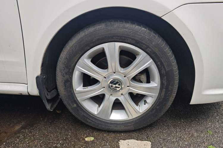 Used Volkswagen Lavida 2011 1.4 TSI DSG Prestige Edition Right Front Wheel Hub