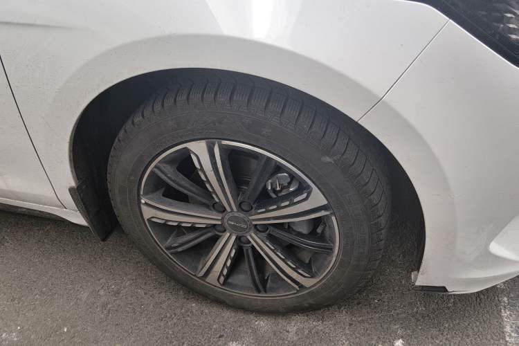 Used BYD Destroyer 05 2024 Honor Edition DM-i 120KM Luxury Model Right Front Wheel Hub