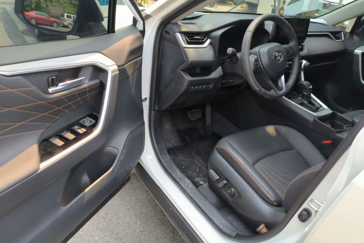 Used Toyota RAV4 2024 2.0L CVT Two-Wheel Drive Fashion Plus Edition Driver Seat