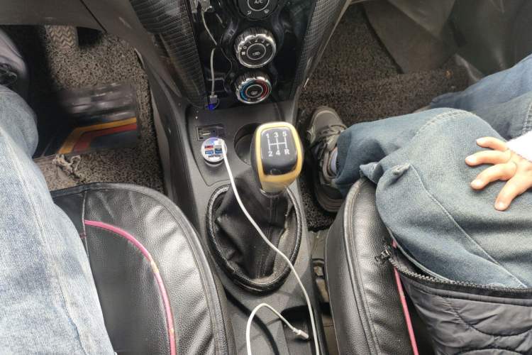 Used Jinbei Zhishang S30 2014 1.5L Manual Elite Model Gear Lever