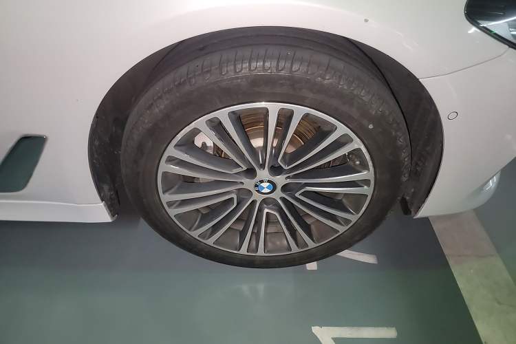 Used BMW 5 Series 2018 Facelifted 530Li Luxury Edition Premium Package Right Front Wheel Hub