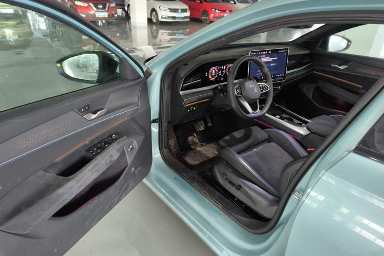 Used Volkswagen Passat 2025 Pro 380TSI Starry Dragon Luxury Edition
