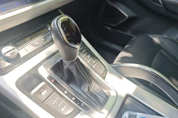 Used Geely Auto Emgrand X7 Sport 2018 1.8TD Automatic Two-Wheel Drive Smart Connect 4G Internet Edition