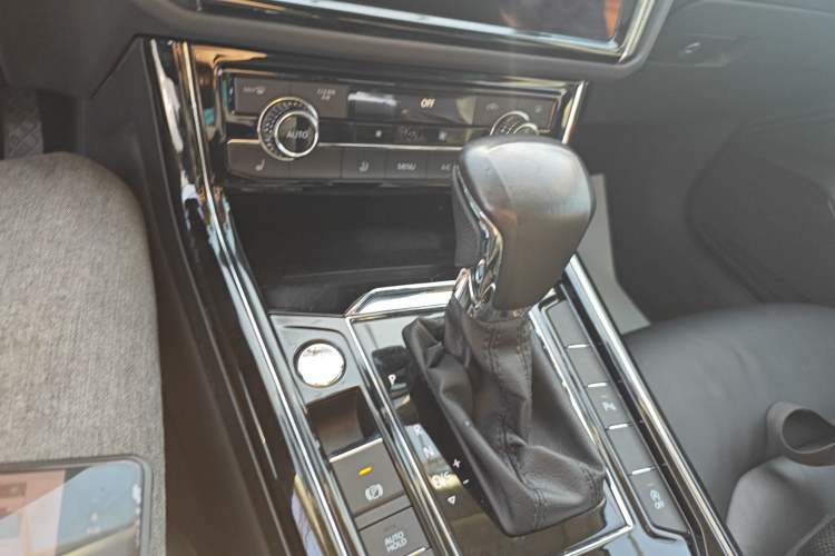 Used Volkswagen Phideon 2018 Revised Version 380TSI Two-Wheel Drive Business Edition
