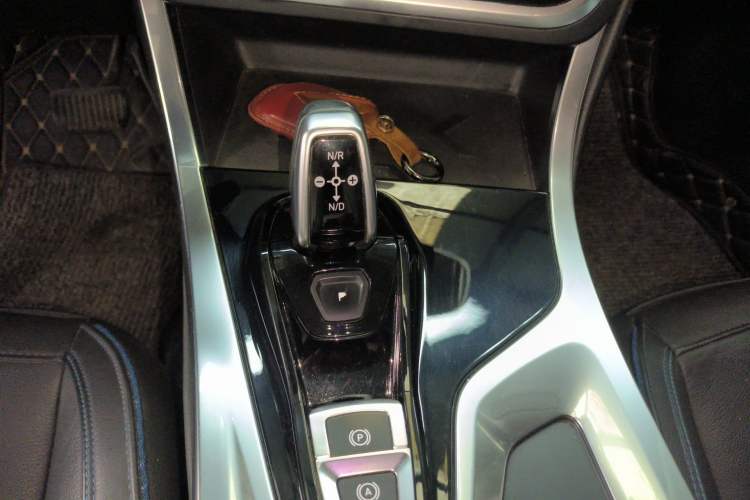 Used Lynk & Co 01 2017 2.0T Two-Wheel Drive Zhaopu Version Gear Lever