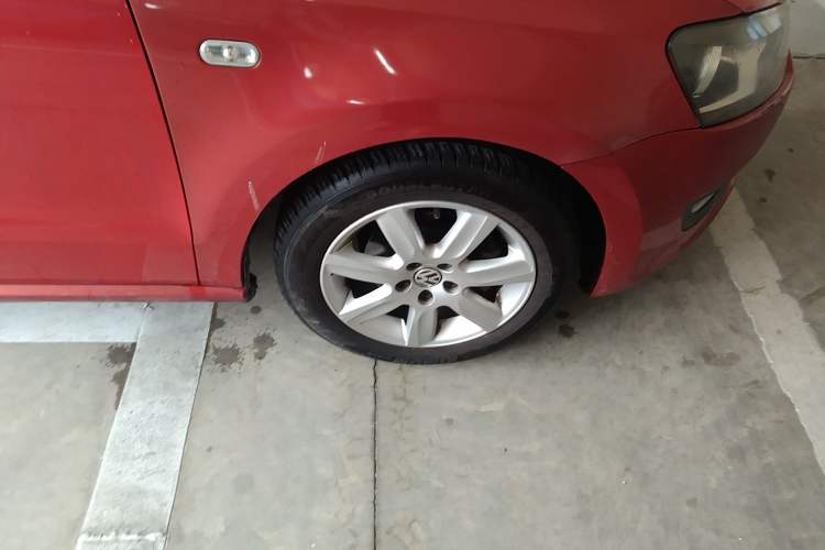 Used Volkswagen Polo 2013 1.4L Automatic Comfort Edition Right Front Wheel Hub