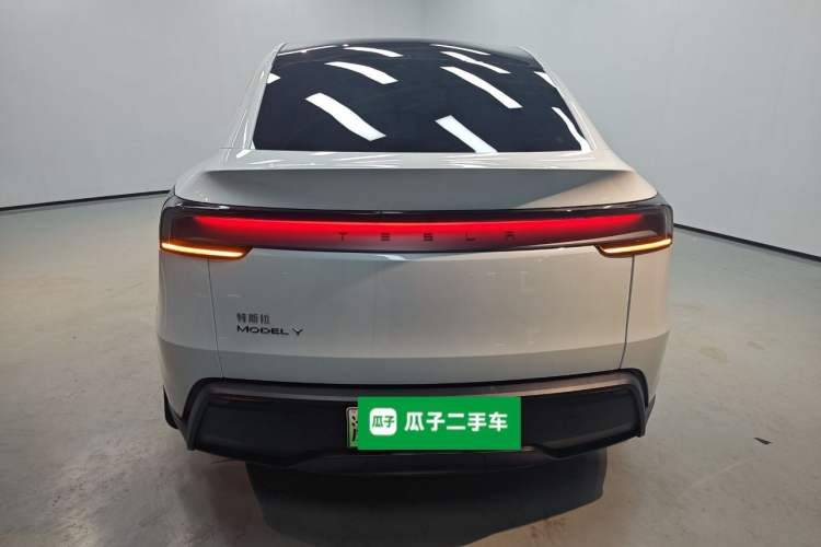 Used Tesla Model Y 2025 Rear-Wheel-Drive Version