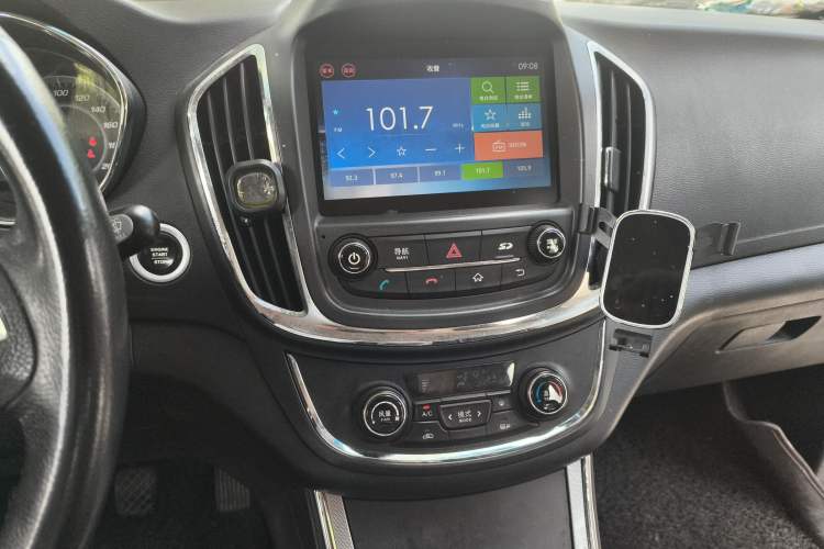 Used Baojun 560 2015 1.8L manual luxury version