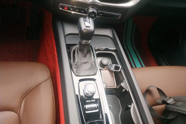 Used Volvo XC60 2021 T5 4x4 Smart Luxury Edition Gear Lever