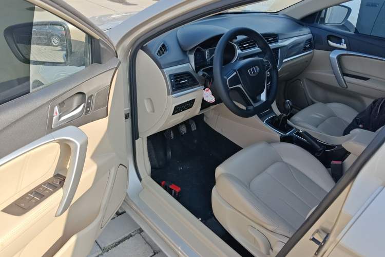 Used Geely Auto Emgrand 2017 Sedan Million Edition 1.5L Manual Luxury Model Driver Seat