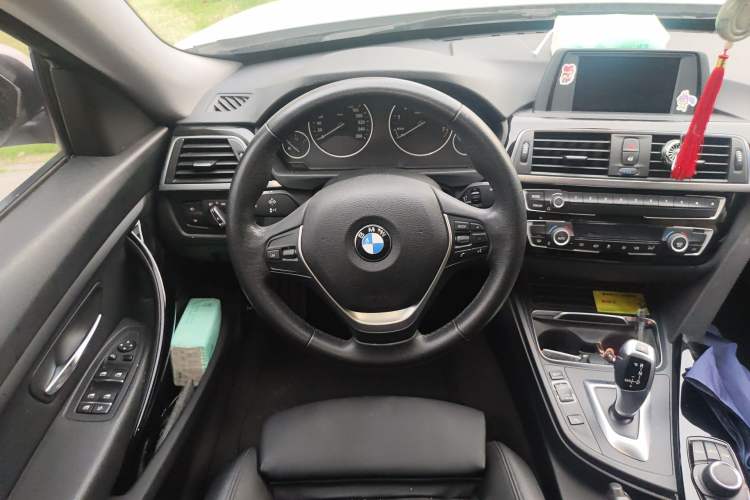 Used BMW 3 Series GT 2018 320i Sport Edition
