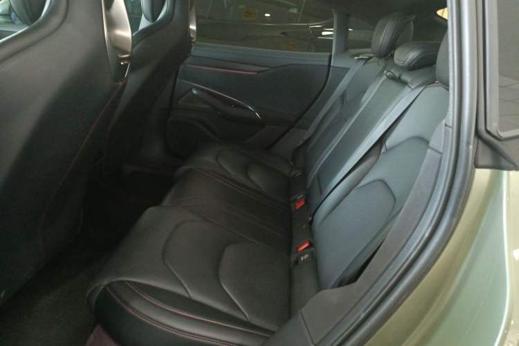Used Xiaomi Auto SU7 2024 Rear-Drive Ultra-Long Range Advanced Pro-Level Intelligent Driving Version Left Rear Seat
