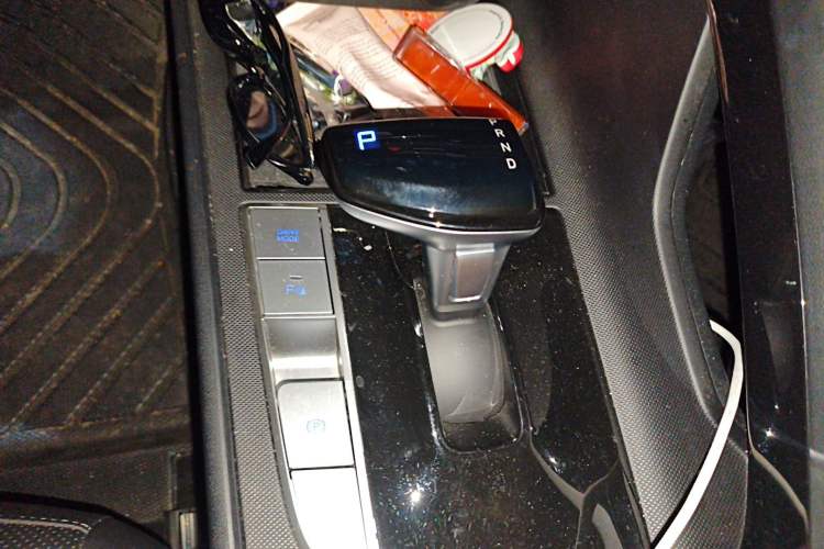 Used Hyundai Elantra 2022 1.5L CVT LUX Prestige Edition Gear Lever