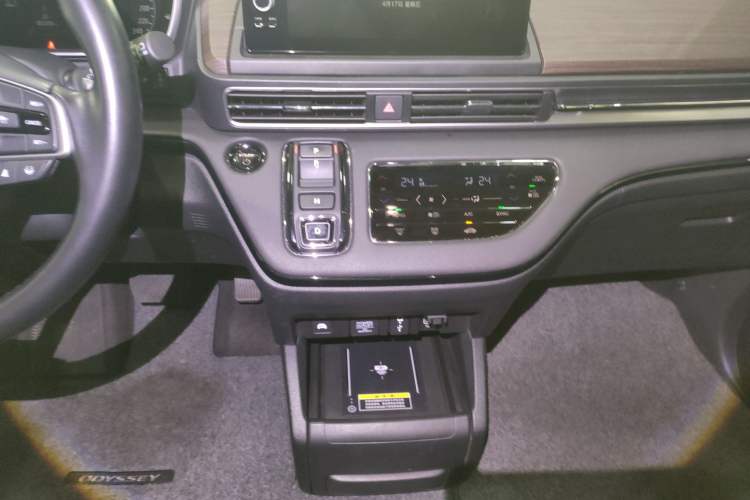 Used Honda Odyssey 2024 2.0L eHEV Sharp·Leading Edition Gear Lever