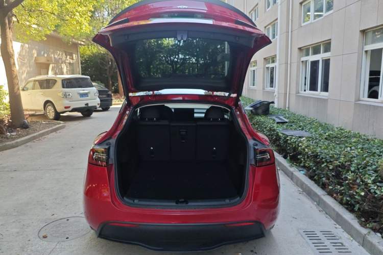 Used Tesla Model Y 2023 High-Performance All-Wheel-Drive Version