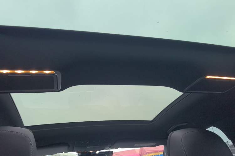 Used Mercedes-Benz GLC 2019 GLC 260 L 4MATIC Dynamic Model
