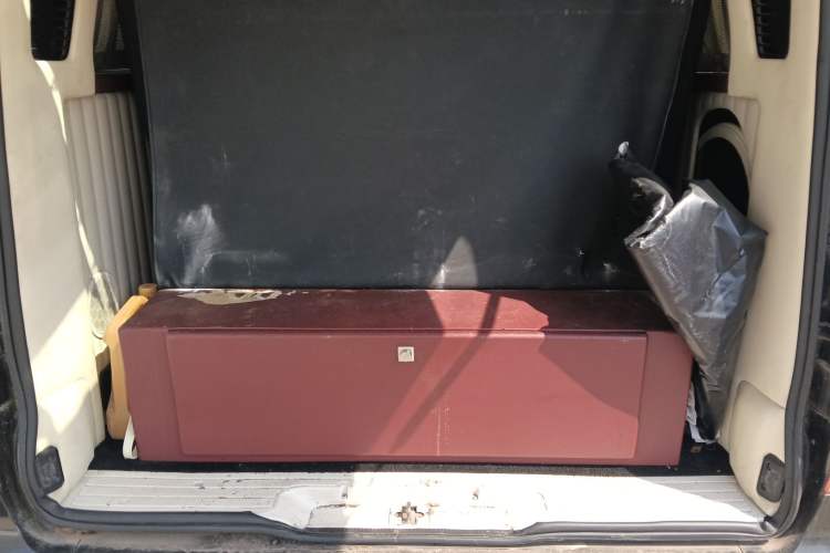 Used Mercedes-Benz Vito 2011 2.5L 7-seater executive version Trunk