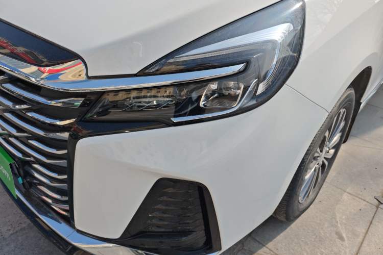 Used Buick GL8 2023 Facelifted Land Cruiser Executive Luxury Version
