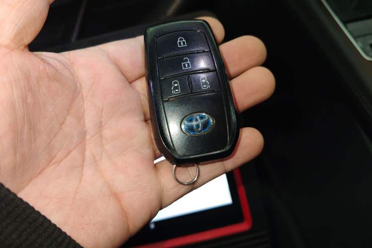 Used Toyota SIENNA 2023 2.5L Hybrid Comfort Edition Vehicle Key