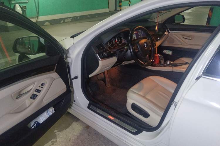 Used BMW 5 Series 2013 525Li Leading Model
