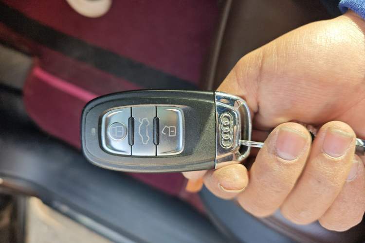 Used Audi Q5 2016 40 TFSI Comfort Model Vehicle Key