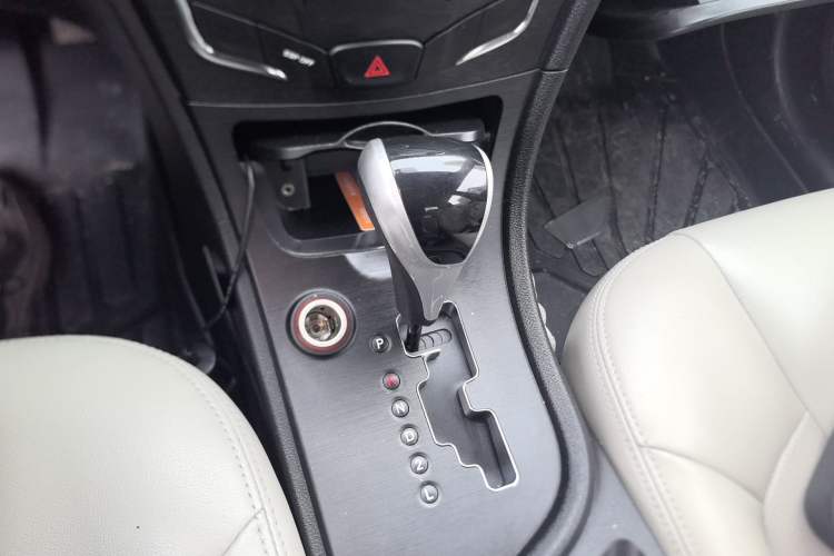 Used GAC Trumpchi GA3S Vision 2014 1.6L Automatic Luxury ESP Version Gear Lever