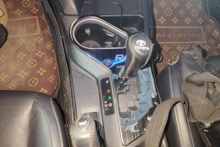 Used Toyota RAV4 2016 2.0L CVT Two-Wheel Drive Smart Edition China V Standard Gear Lever