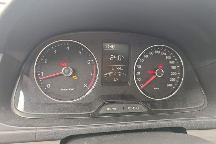 Used Volkswagen Lavida 2013 Restyled Classic 1.6L Manual Comfort Edition
